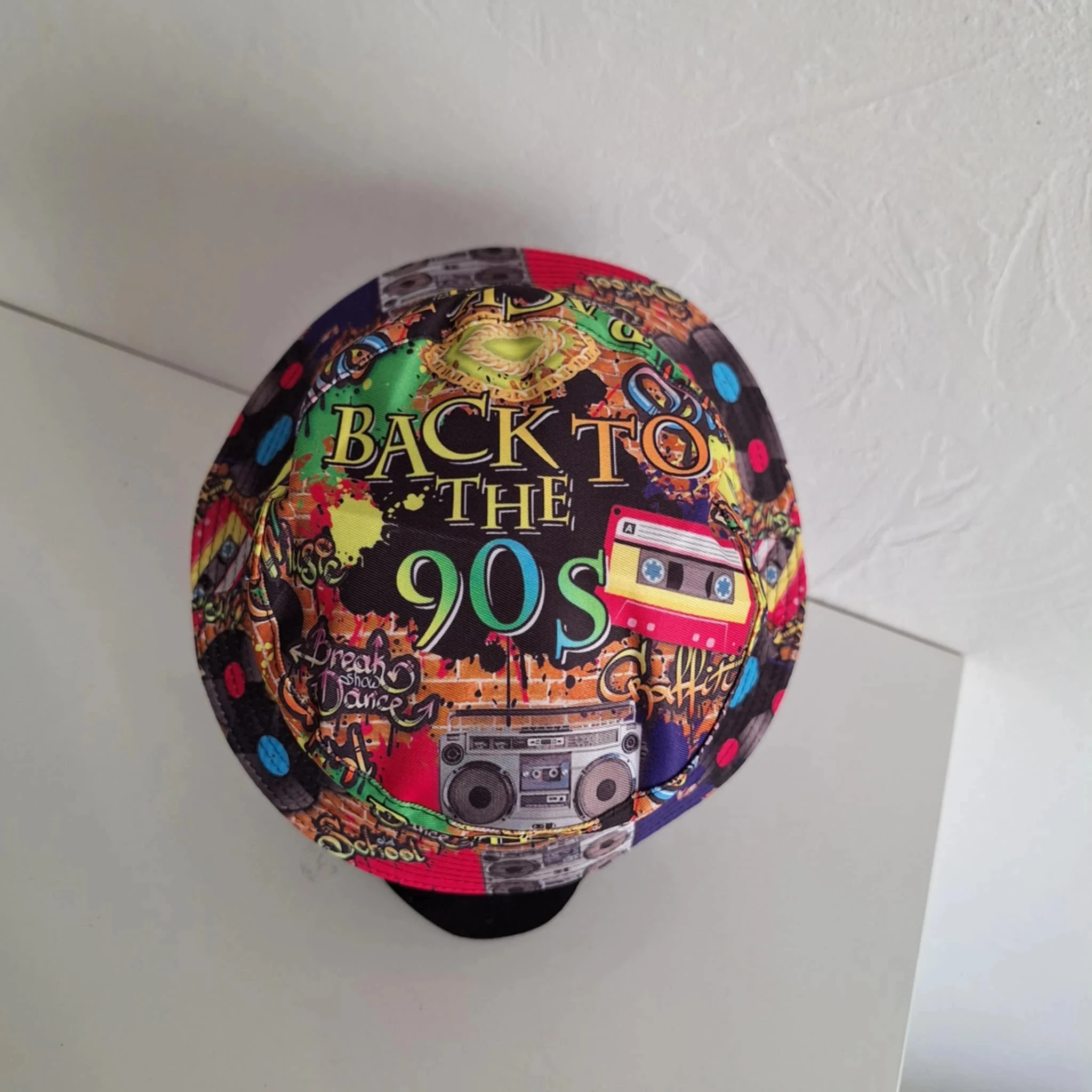 Bob 90: Reviva os anos 90 com este boina icônico e colorido – photo 9